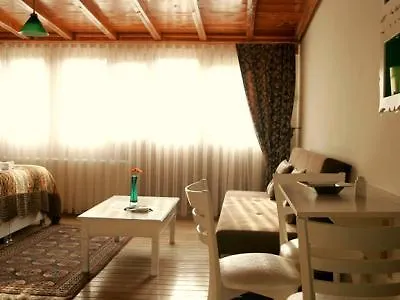 Ist House