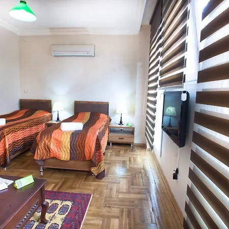 Ist House 3*