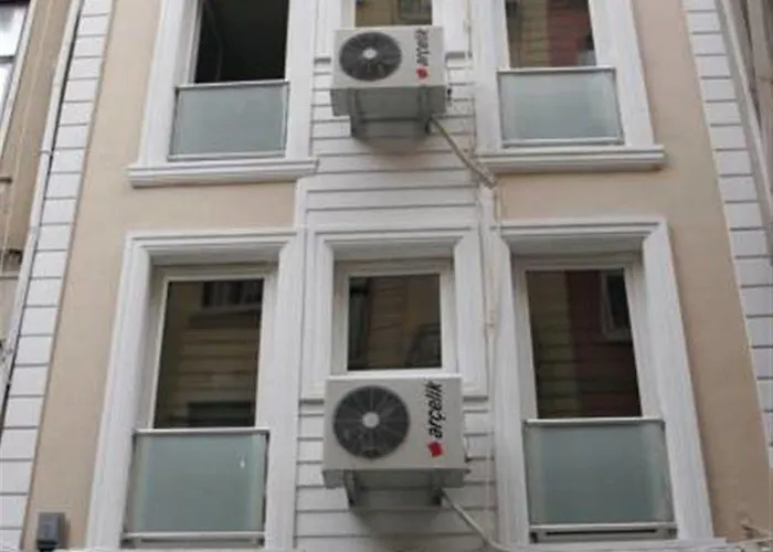 Ist House Aparthotel 3*