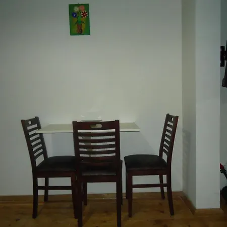 Ist House 3*